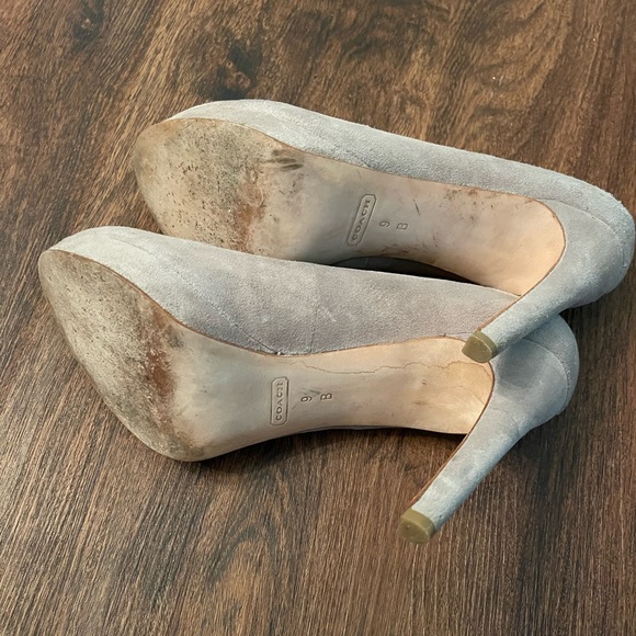 Women’s Coach Tan Suede Heels, Size 9 - Picture 6 of 7